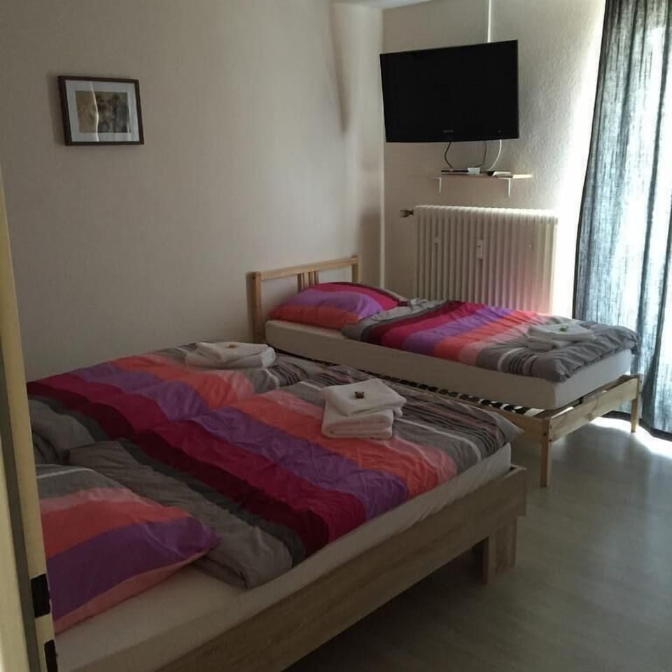 Double Room, Non Smoking | Hypo-allergenic bedding, desk, free WiFi, bed sheets
