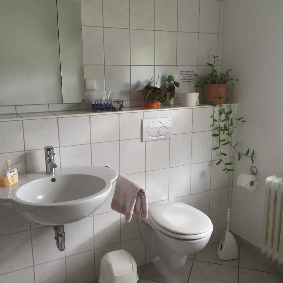 Shower, towels