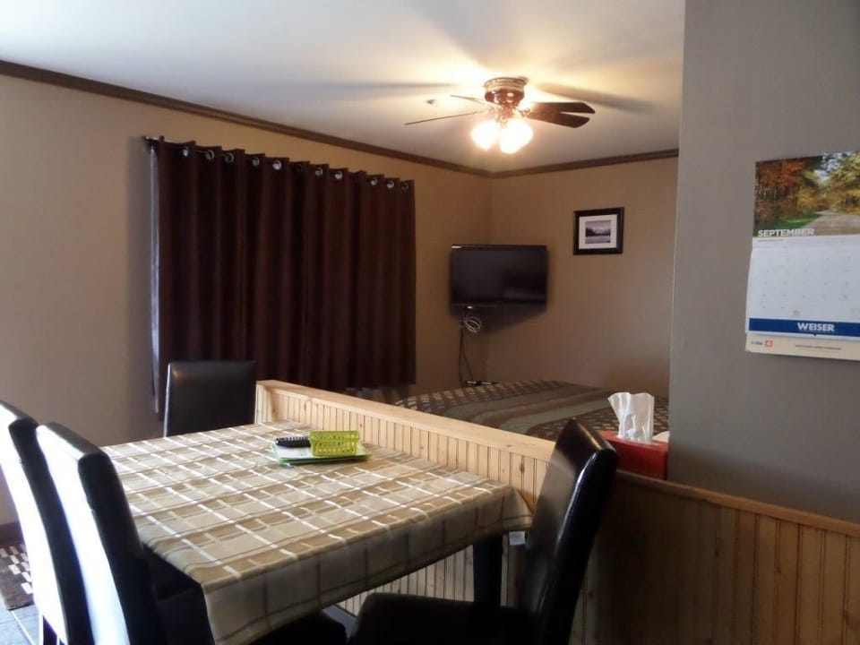 Kitchen 3 Bed Suite | Pillowtop beds, iron/ironing board, free WiFi, bed sheets