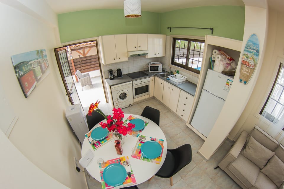 Villa | Private kitchen | Full-size fridge, microwave, oven, stovetop