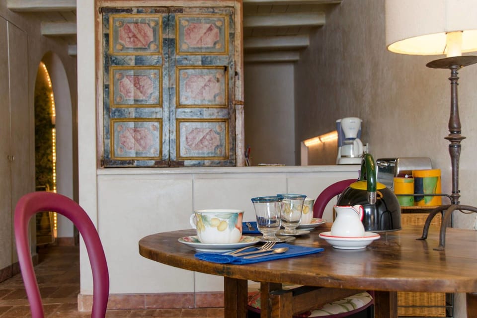 Studio | Private kitchen | Fridge, microwave, stovetop, cookware/dishes/utensils