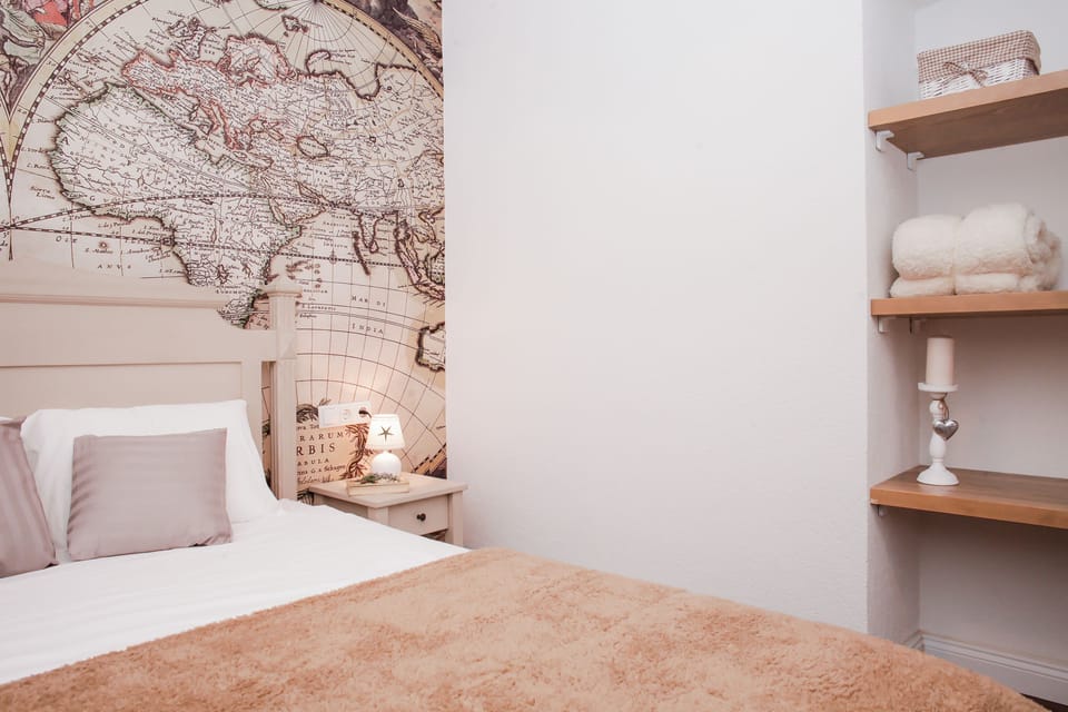 City Apartment, Sea View | 1 bedroom, desk, iron/ironing board, free cribs/infant beds