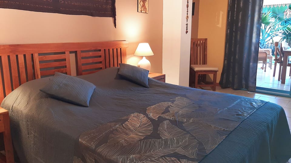Comfort Studio, 1 Queen Bed, Non Smoking | Premium bedding, in-room safe, individually decorated