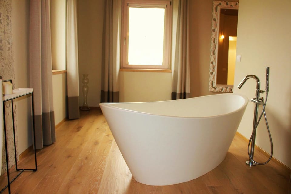 Suite, 1 Queen Bed | Bathroom | Shower, free toiletries, hair dryer, bidet