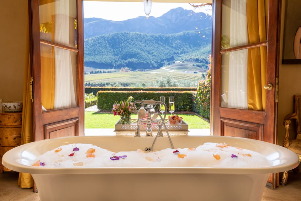 Superior Suite | Premium bedding, free minibar items, in-room safe