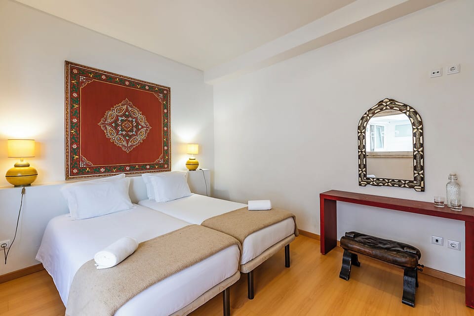 Twin Room, Private Bathroom | Bathroom | Shower, towels