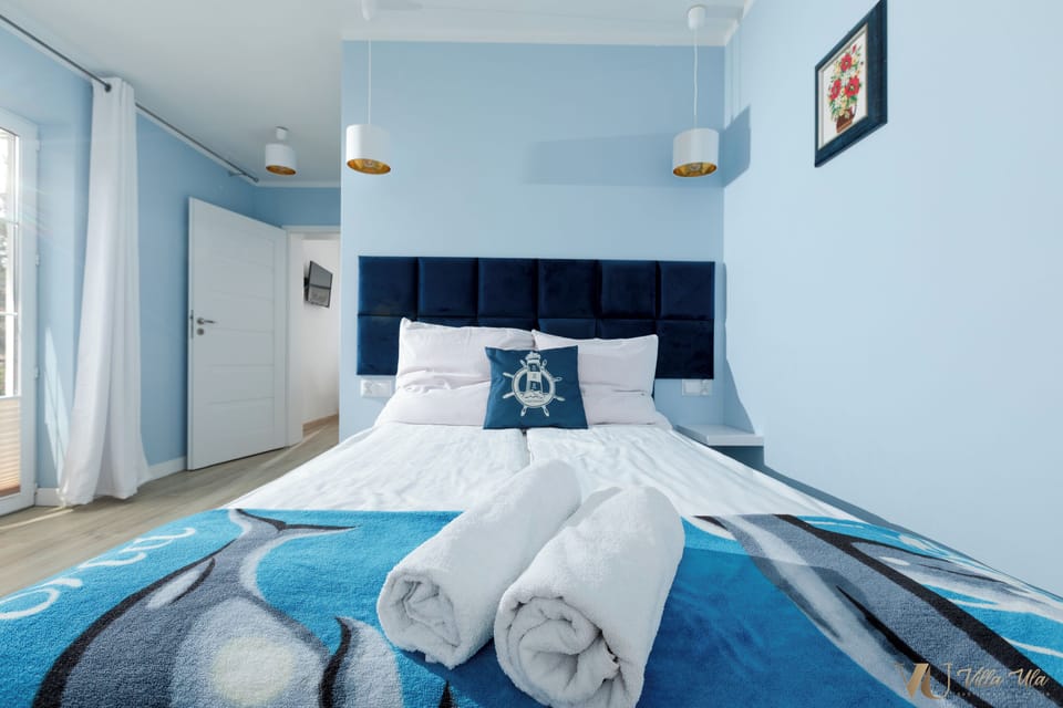 Deluxe Apartment (Czteroosobowy z Balkonem Francuskim) | Hypo-allergenic bedding available, blackout drapes