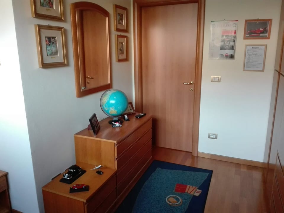 Basic Room, Non Smoking | Minibar, free WiFi, bed sheets