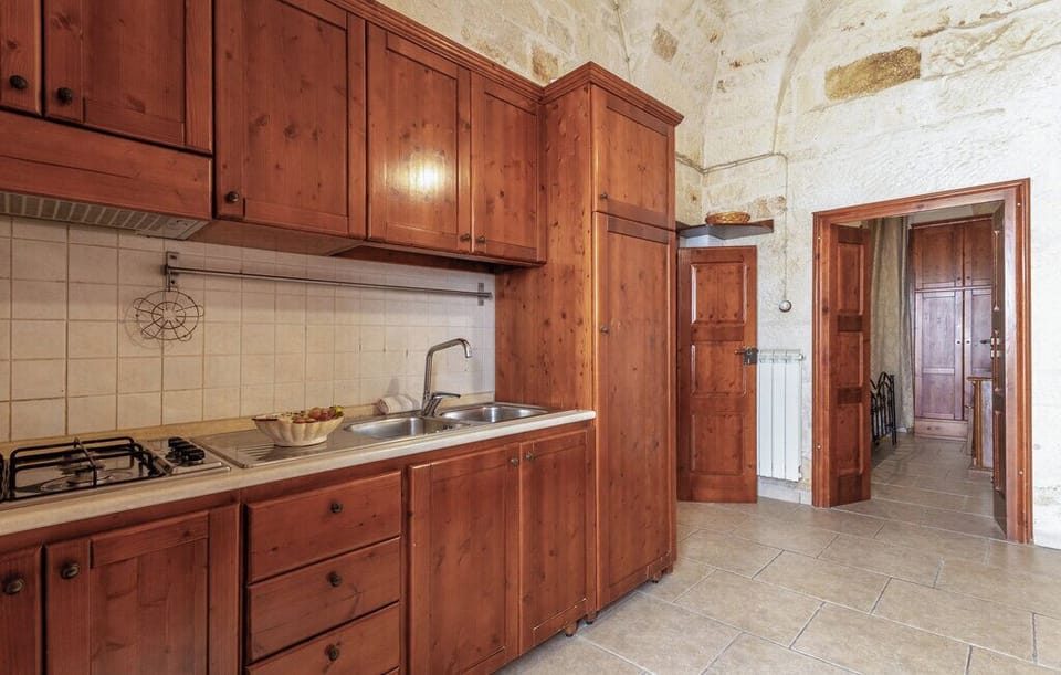 Exclusive Apartment, 1 Bedroom, Air conditioning | Private kitchen | Fridge, stovetop, electric kettle, cookware/dishes/utensils