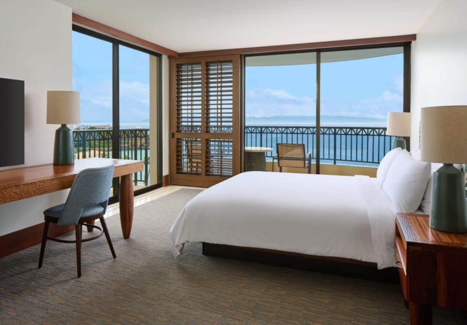 Premium bedding, in-room safe, desk, laptop workspace