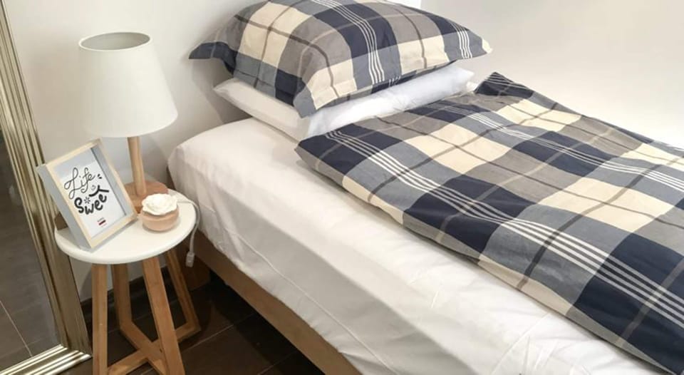 Single Room | Blackout drapes, free WiFi, bed sheets