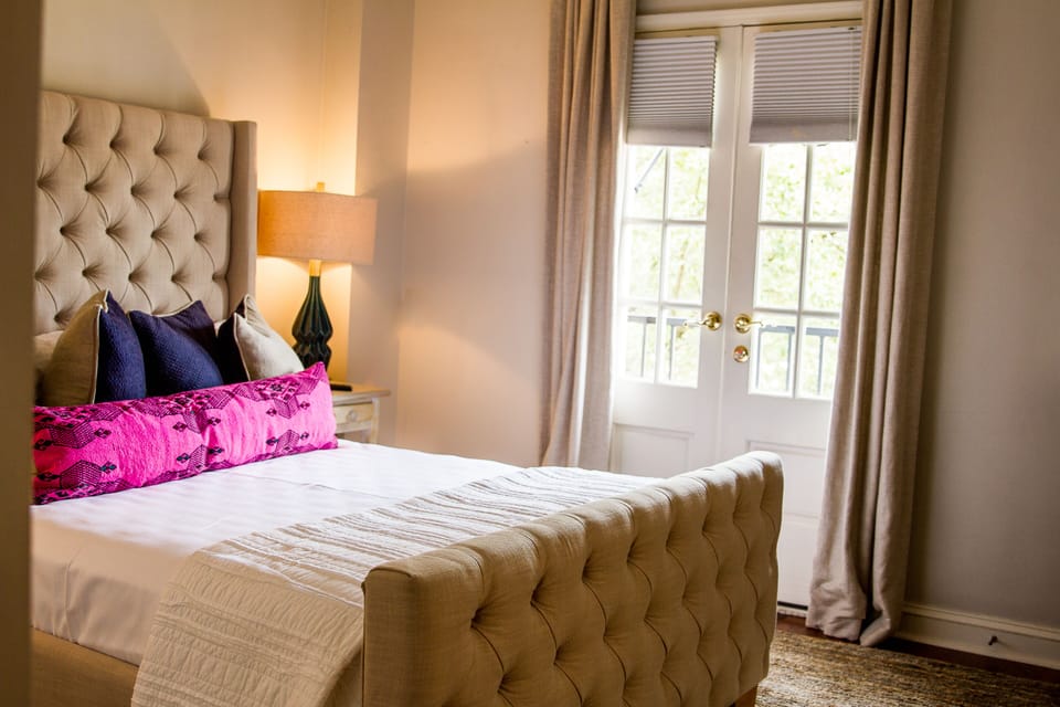 Standard Apartment, 1 Queen Bed, Non Smoking | In-room safe, individually decorated, individually furnished