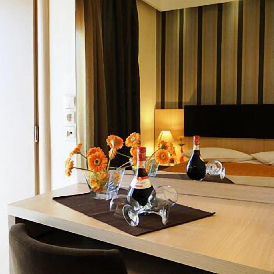 In-room safe, desk, blackout drapes, soundproofing