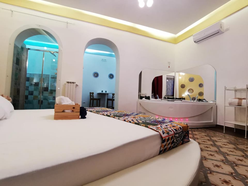 Premium bedding, down comforters, minibar, individually decorated