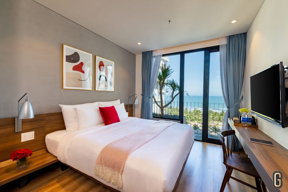 Deluxe Double Room, Sea View | In-room safe, desk, soundproofing, WiFi (free)