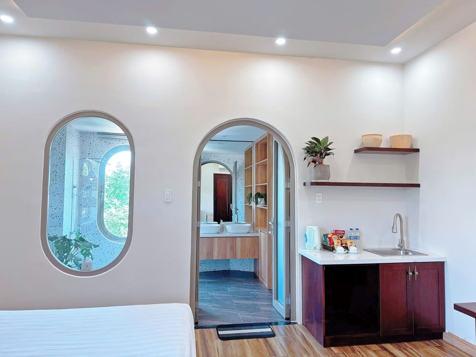 Family Quadruple Room, 2 Double Beds, Non Smoking, Bathtub | In-room dining