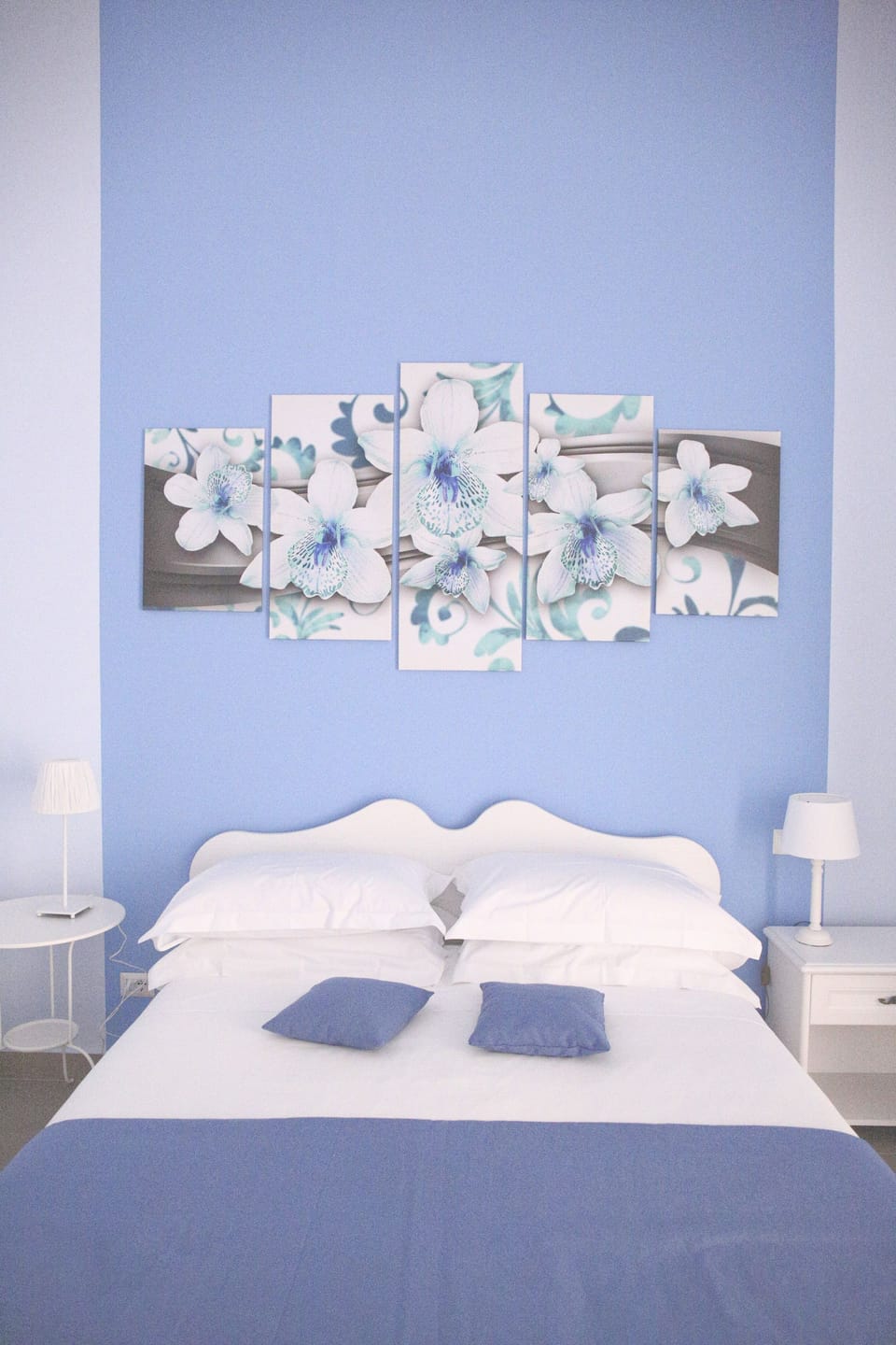Exclusive Triple Room | Minibar, in-room safe, individually decorated, individually furnished