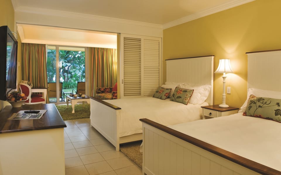Garden Facing Luxury Family Room | Minibar, in-room safe, desk, free cribs/infant beds