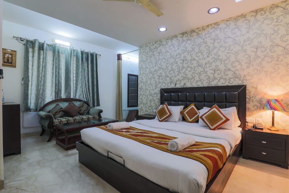 Superior Room, 1 King Bed | 1 bedroom, premium bedding, iron/ironing board, rollaway beds