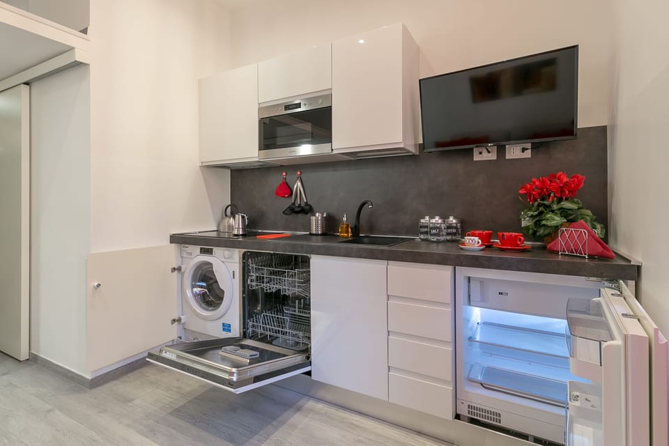Studio | Private kitchenette | Fridge, microwave, oven, stovetop