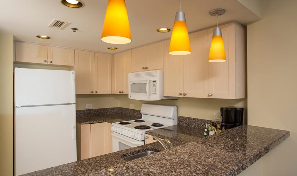 Premium Suite, 3 Bedrooms, Ocean View | Private kitchen | Full-size fridge, microwave, oven, stovetop