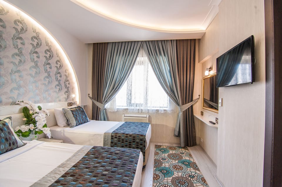 Deluxe Double or Twin Room | Minibar, in-room safe, desk, soundproofing