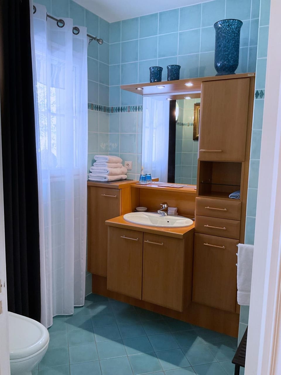 Shower, hair dryer, towels, toilet paper