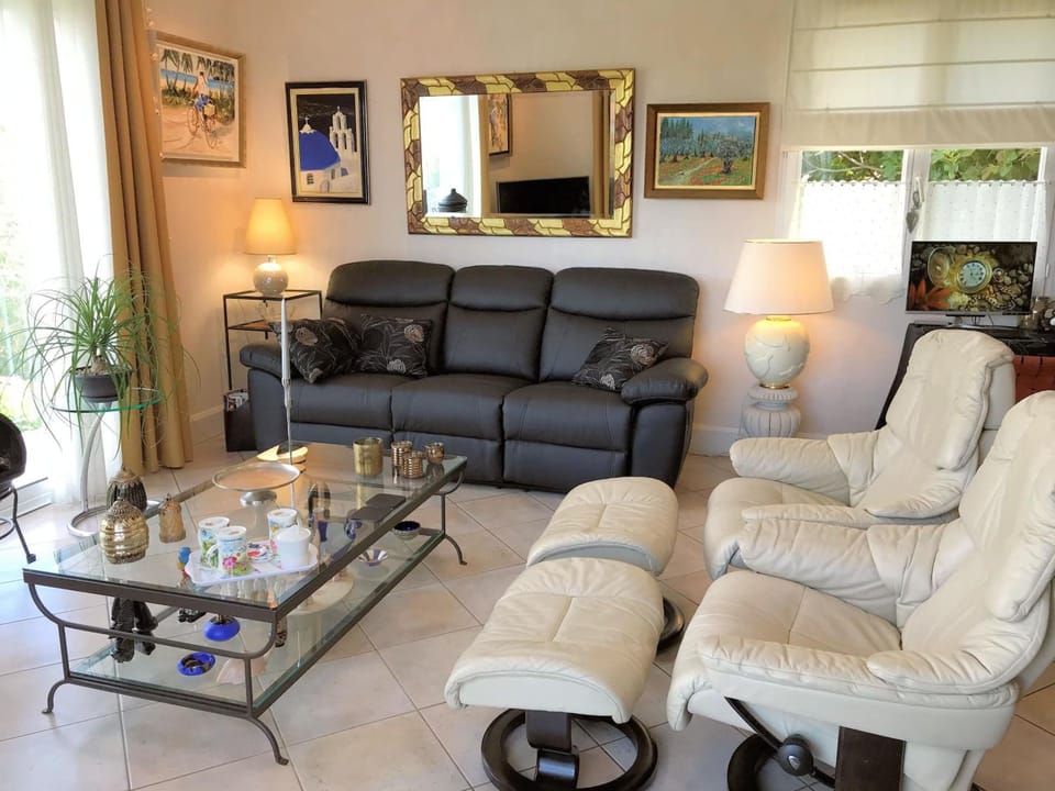 Flat-screen TV, heated floors
