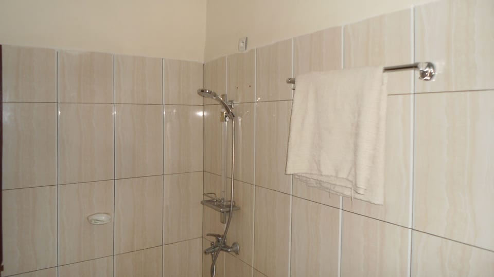Double Room | Bathroom shower