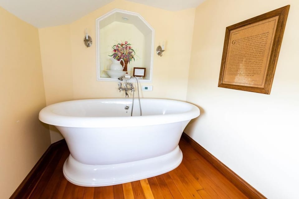 Rosie's Room | Deep soaking bathtub