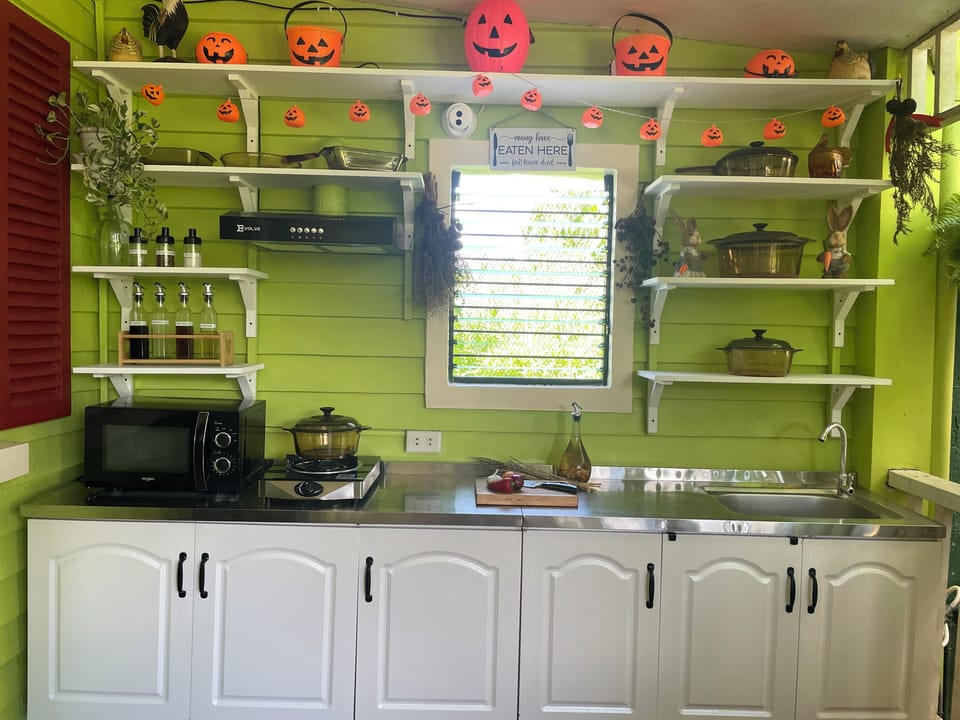 Exclusive House, 5 Bedrooms, Private Pool, Garden Area | Private kitchen | Mini-fridge, microwave, stovetop, rice cooker
