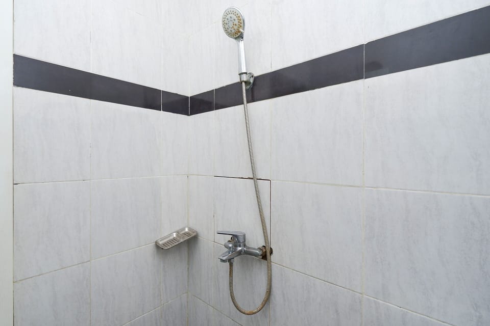 Deluxe Double Room | Bathroom shower