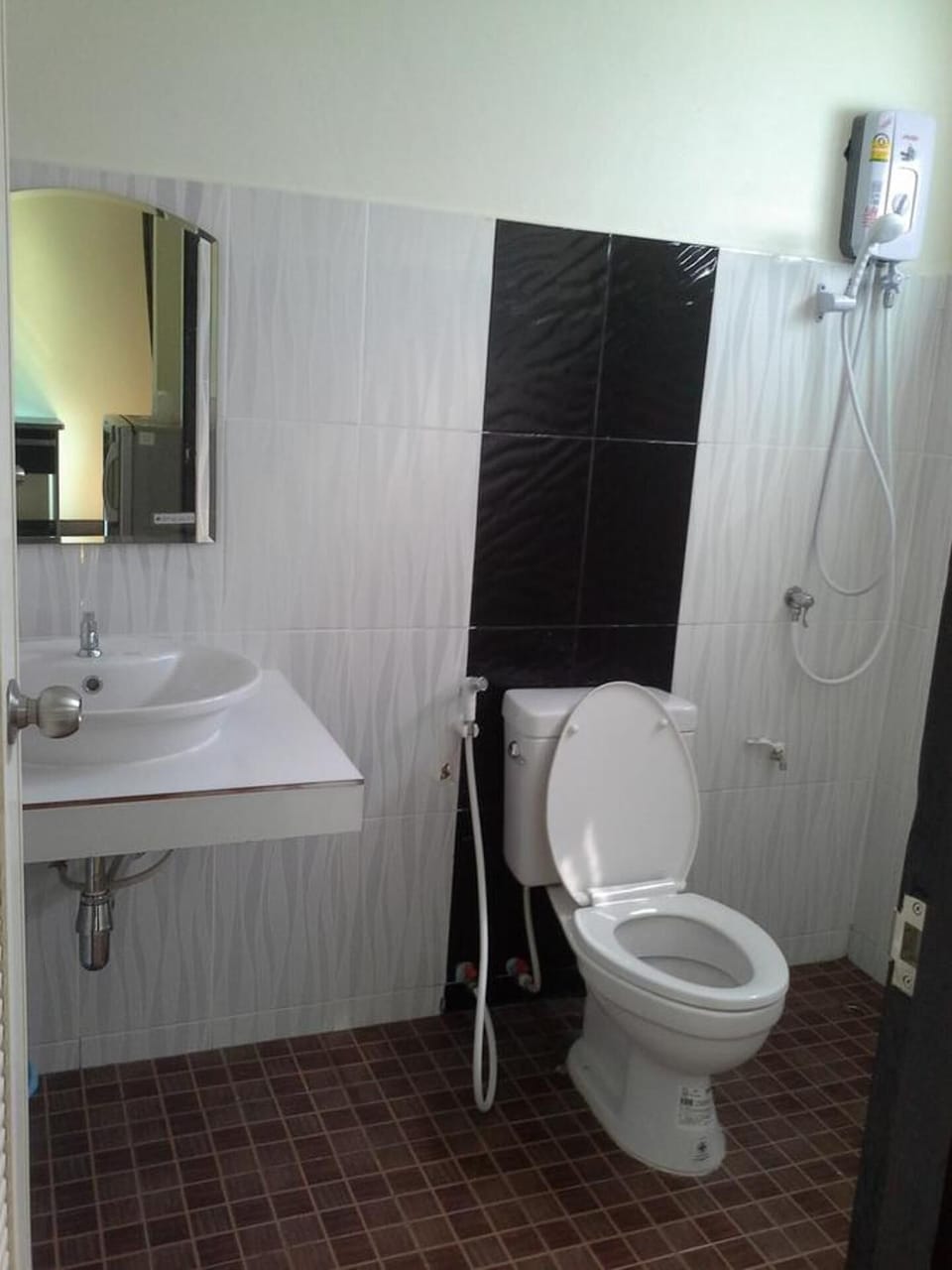 Shower, free toiletries, slippers, towels