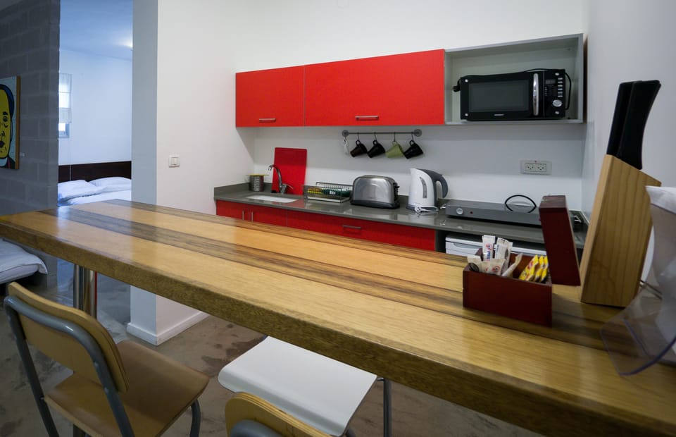 Private kitchen | Fridge, microwave, stovetop, coffee/tea maker