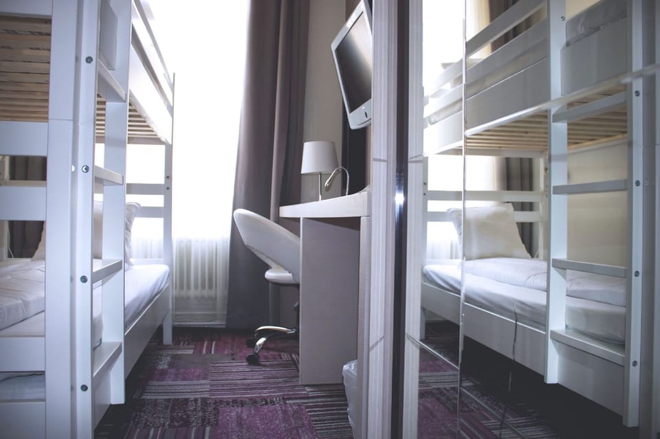 Twin Room | Desk, free WiFi, bed sheets