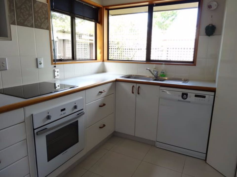 Apartment, 3 Bedrooms (Corporate Townhouse) | Private kitchen