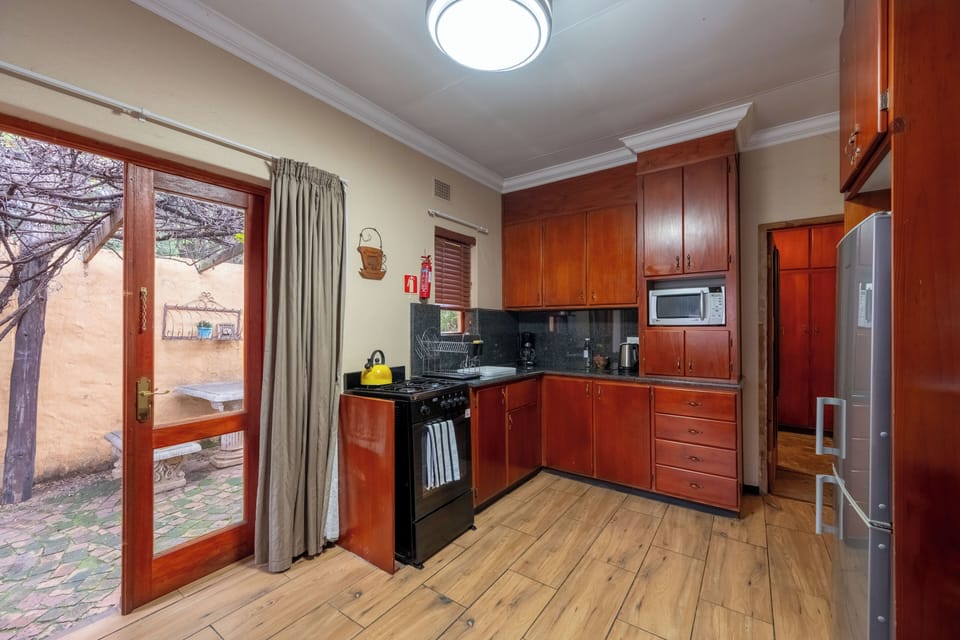 Lewis Kitchenette | Private kitchen | Fridge, microwave, coffee/tea maker, electric kettle