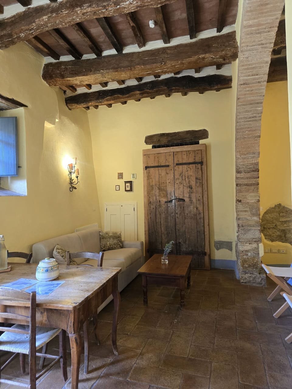 Family Room, Courtyard Area | Hypo-allergenic bedding, in-room safe, individually decorated