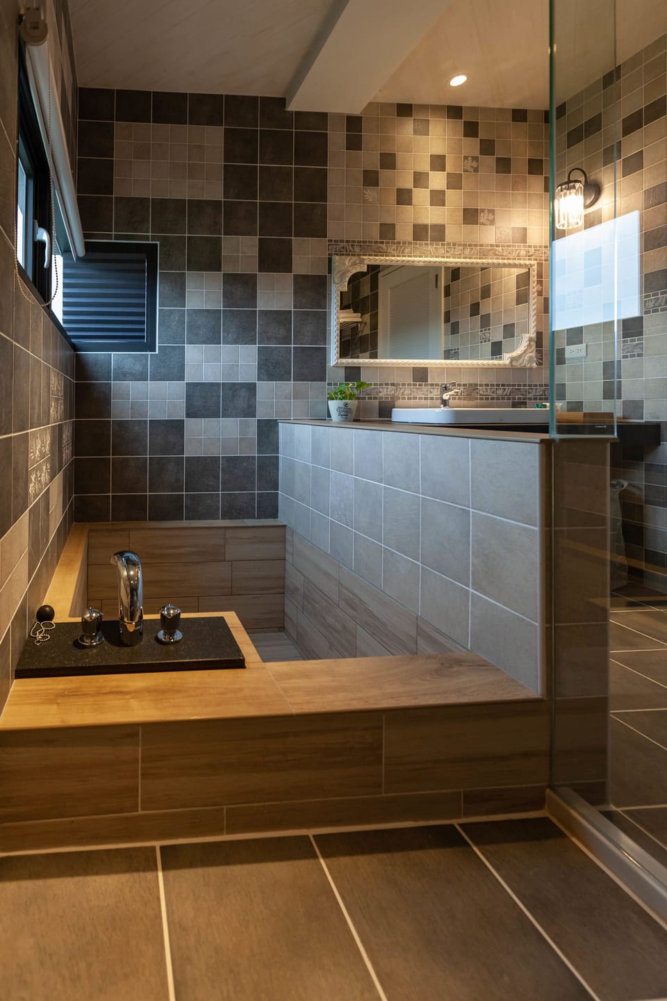 Double Room B  | Bathroom | Separate tub and shower, free toiletries, hair dryer, slippers