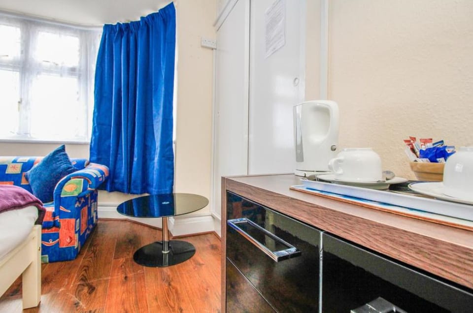 Double Room, Private Bathroom | Soundproofing, iron/ironing board, free WiFi, bed sheets