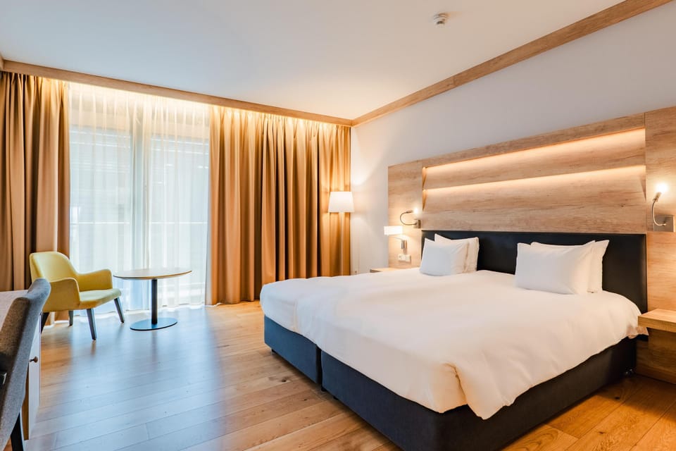 Minibar, in-room safe, desk, iron/ironing board