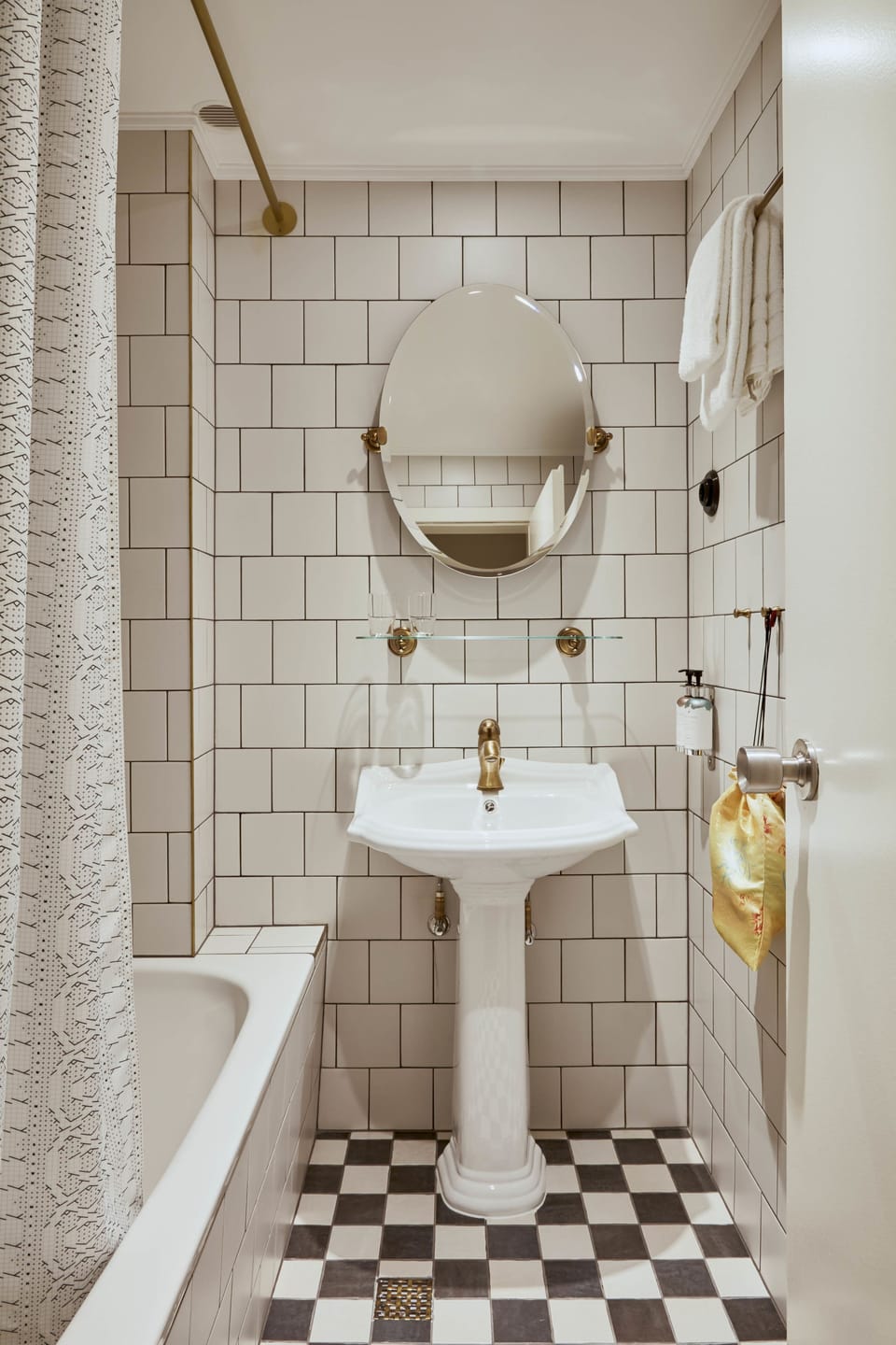 Executive Double Room (Large) | Bathroom | Shower, free toiletries, hair dryer, towels