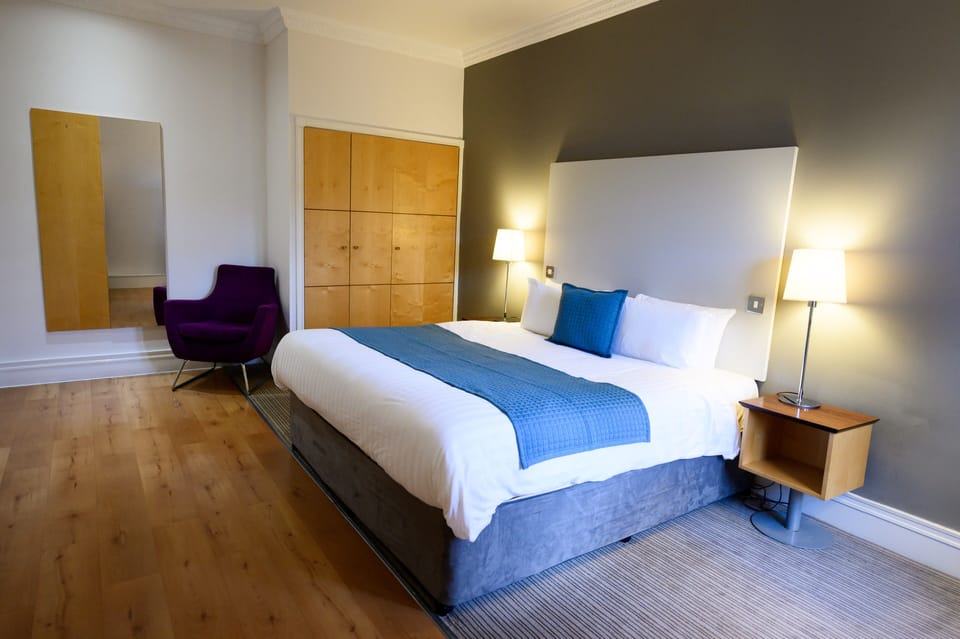 Deluxe Suite, 1 Double Bed | Desk, iron/ironing board, travel crib, free WiFi