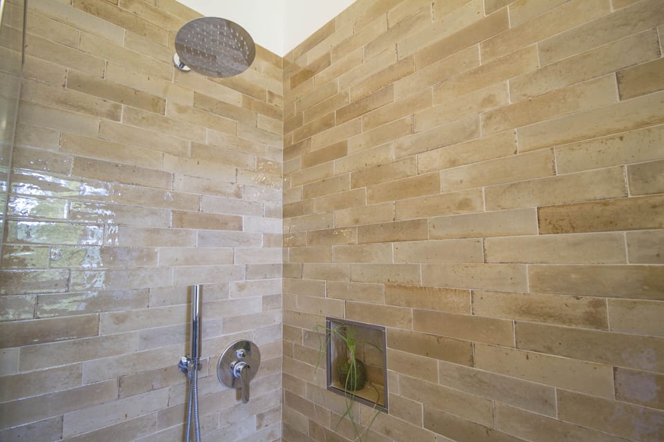 Comfort Room, Private Bathroom, Courtyard View (Corsini) | Bathroom | Shower, free toiletries, slippers, bidet