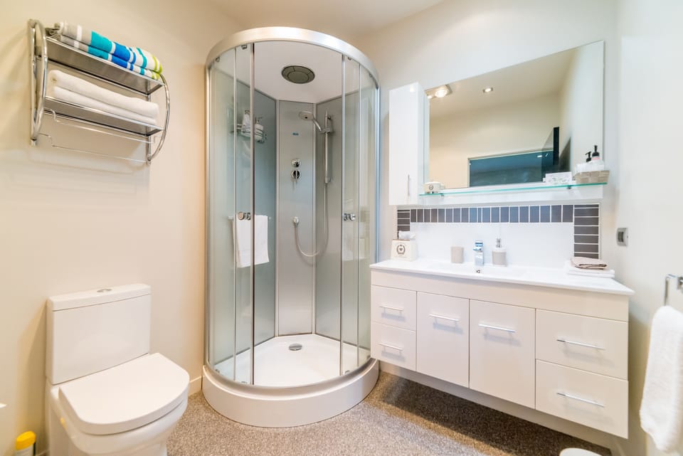 Suite (Tui Suite) | Bathroom | Shower, free toiletries, hair dryer, bathrobes