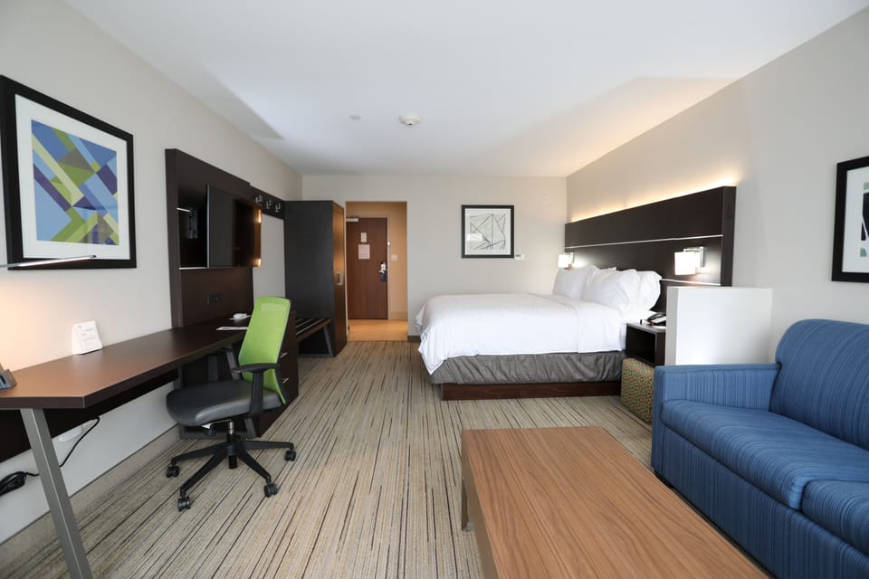 Suite, 1 King Bed | Desk, blackout drapes, iron/ironing board, cribs (surcharge)