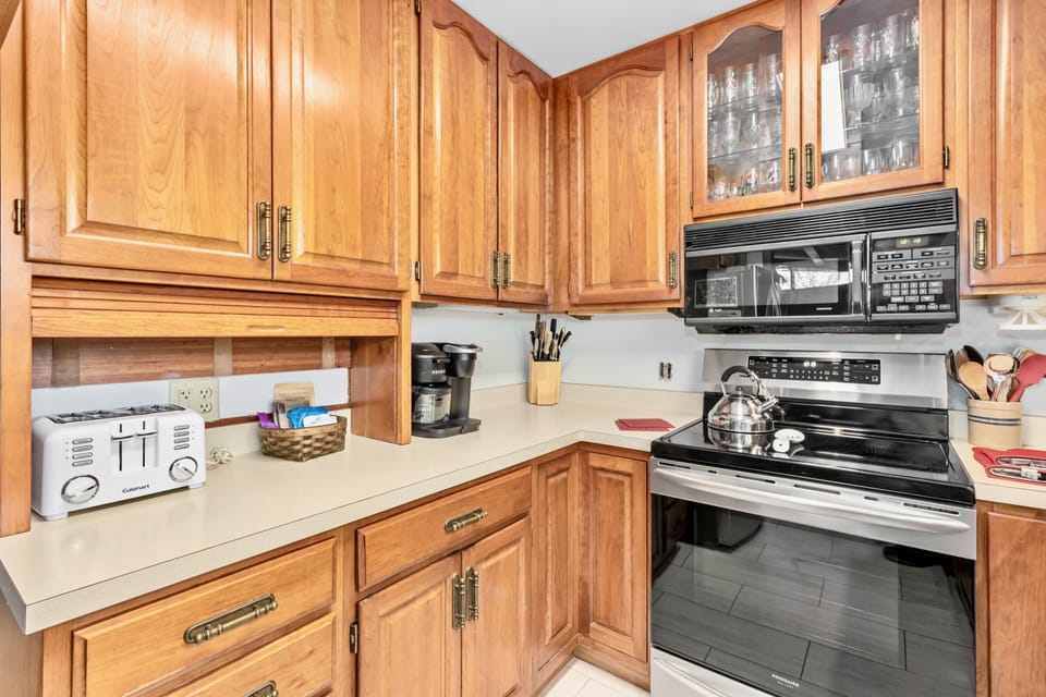 House, 4 Bedrooms | Private kitchen | Microwave, dishwasher, coffee/tea maker