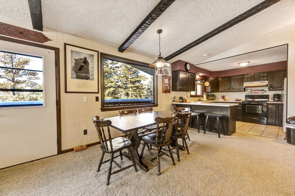 House, 4 Bedrooms | Dining