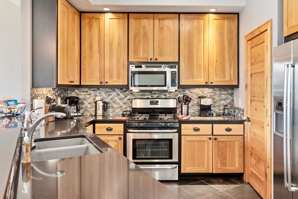 Condo, 3 Bedrooms | Private kitchen | Coffee/tea maker, fridge, microwave, oven