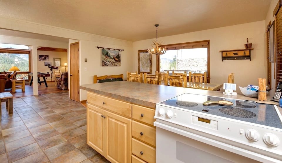 House, 3 Bedrooms | Private kitchen | Coffee/tea maker, microwave, dishwasher